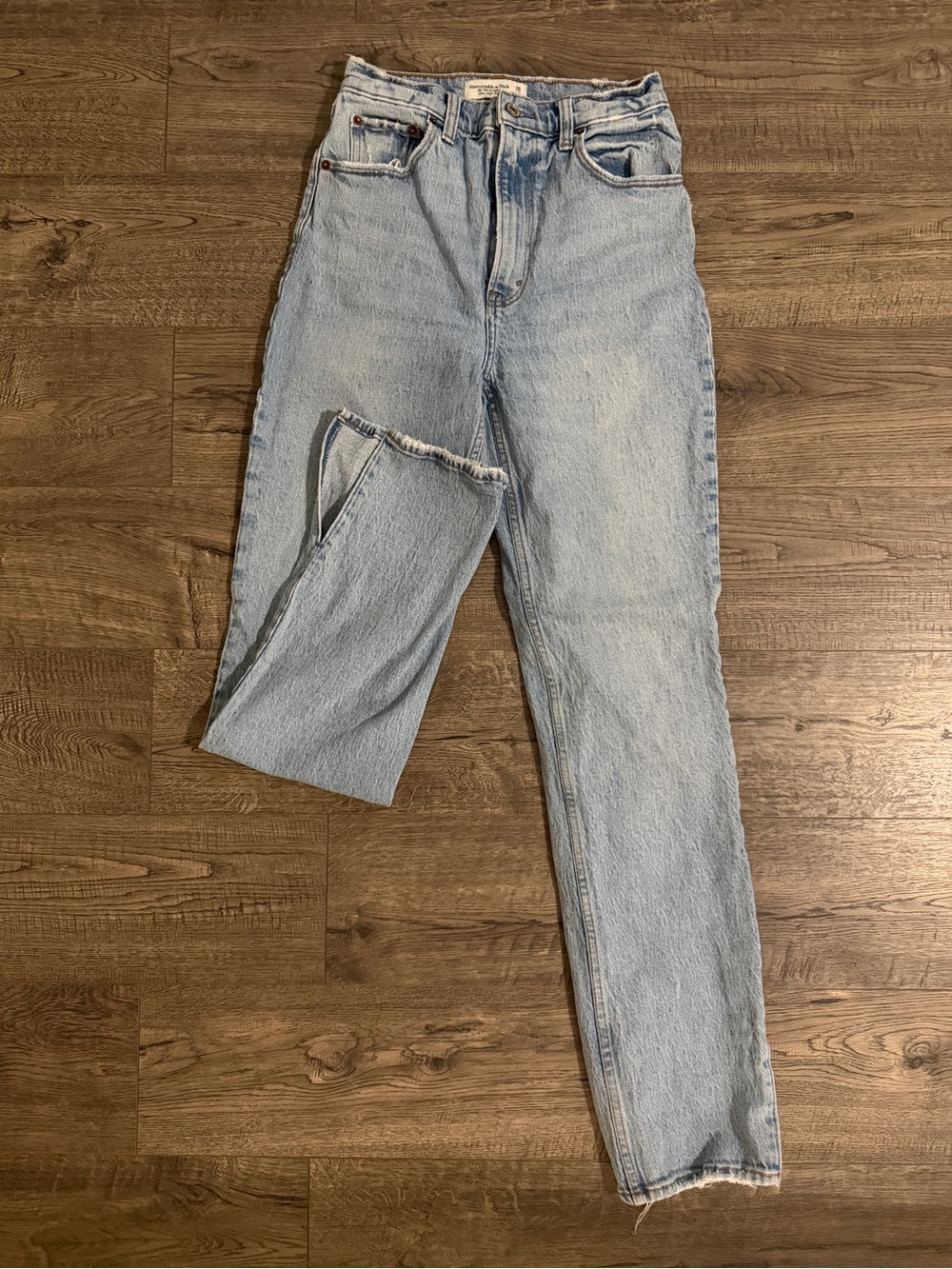 Abercrombie & Fitch 90s straight ultra high rise with slit at ankles
